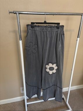 SHEIN wide leg sweat w/ embroidery xl